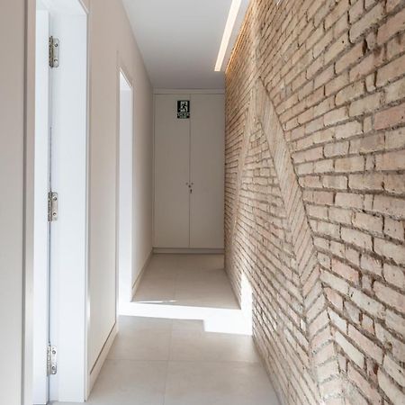 Apt With Antique Floor & Lots Of Sun Light Valência Exterior foto