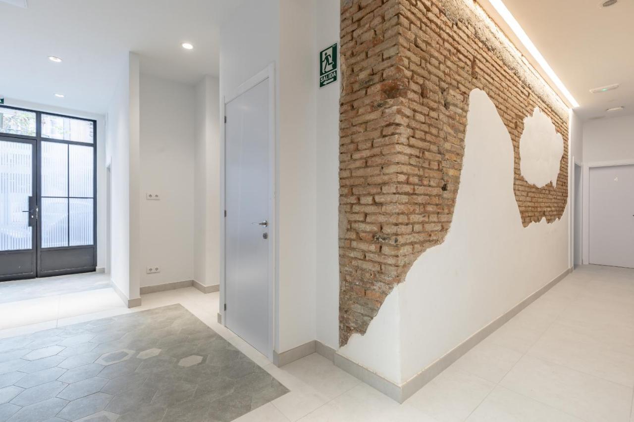 Apt With Antique Floor & Lots Of Sun Light Valência Exterior foto