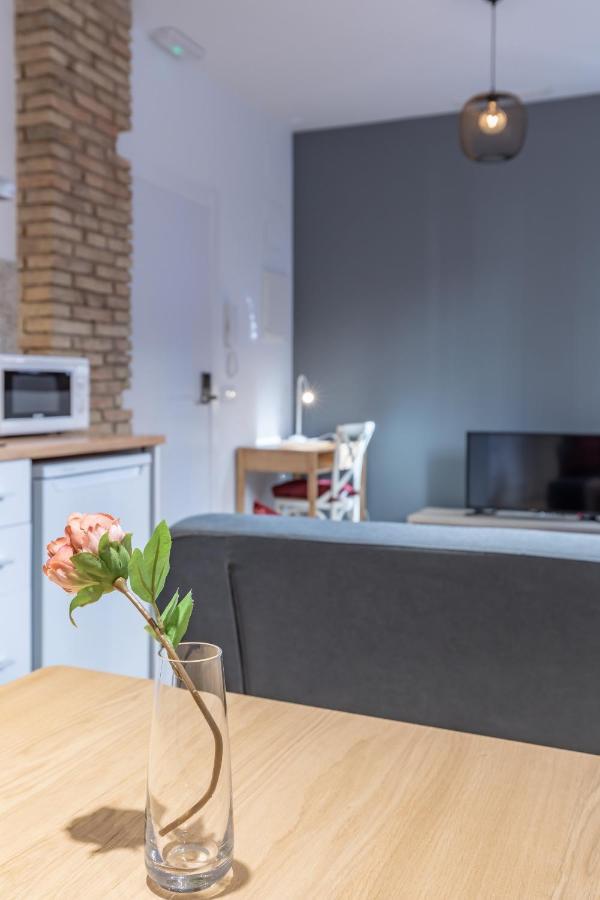 Apt With Antique Floor & Lots Of Sun Light Valência Exterior foto