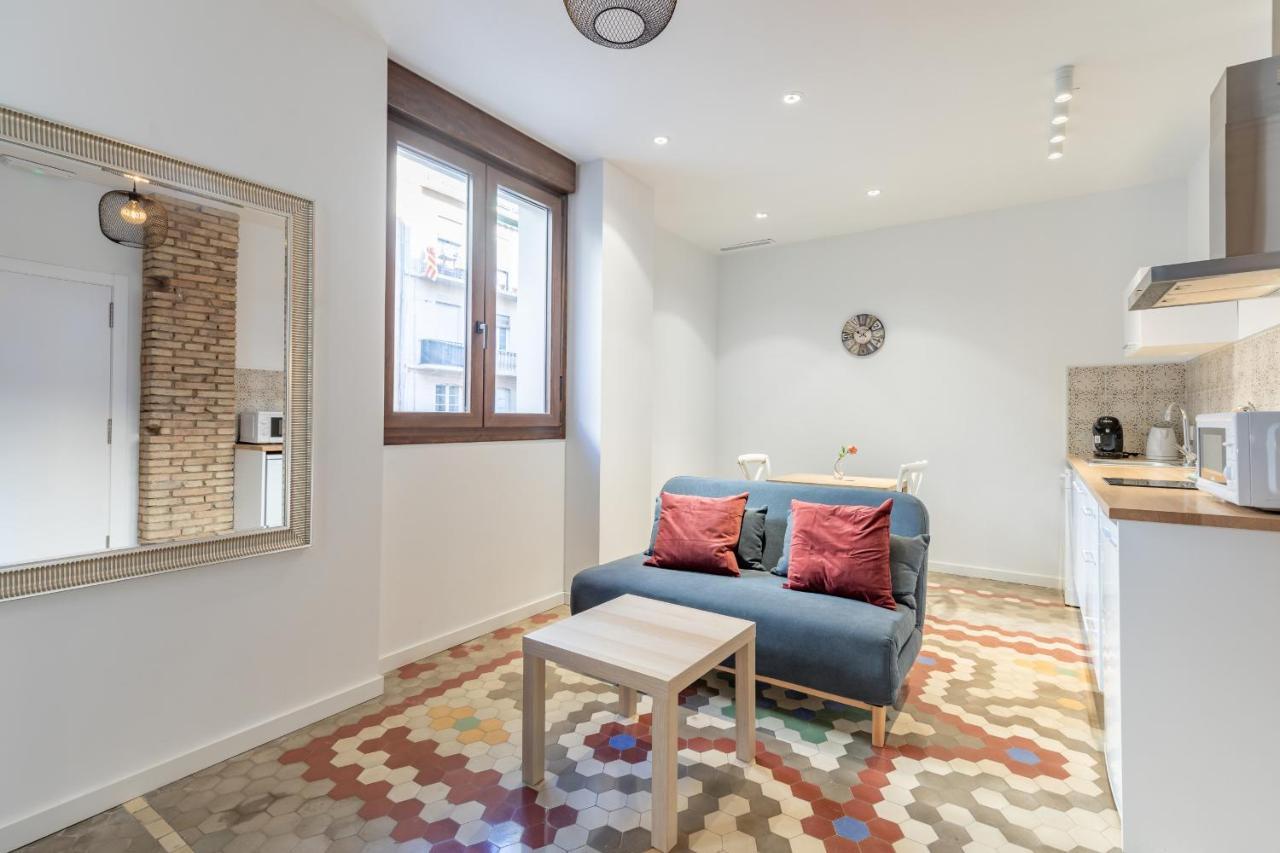 Apt With Antique Floor & Lots Of Sun Light Valência Exterior foto