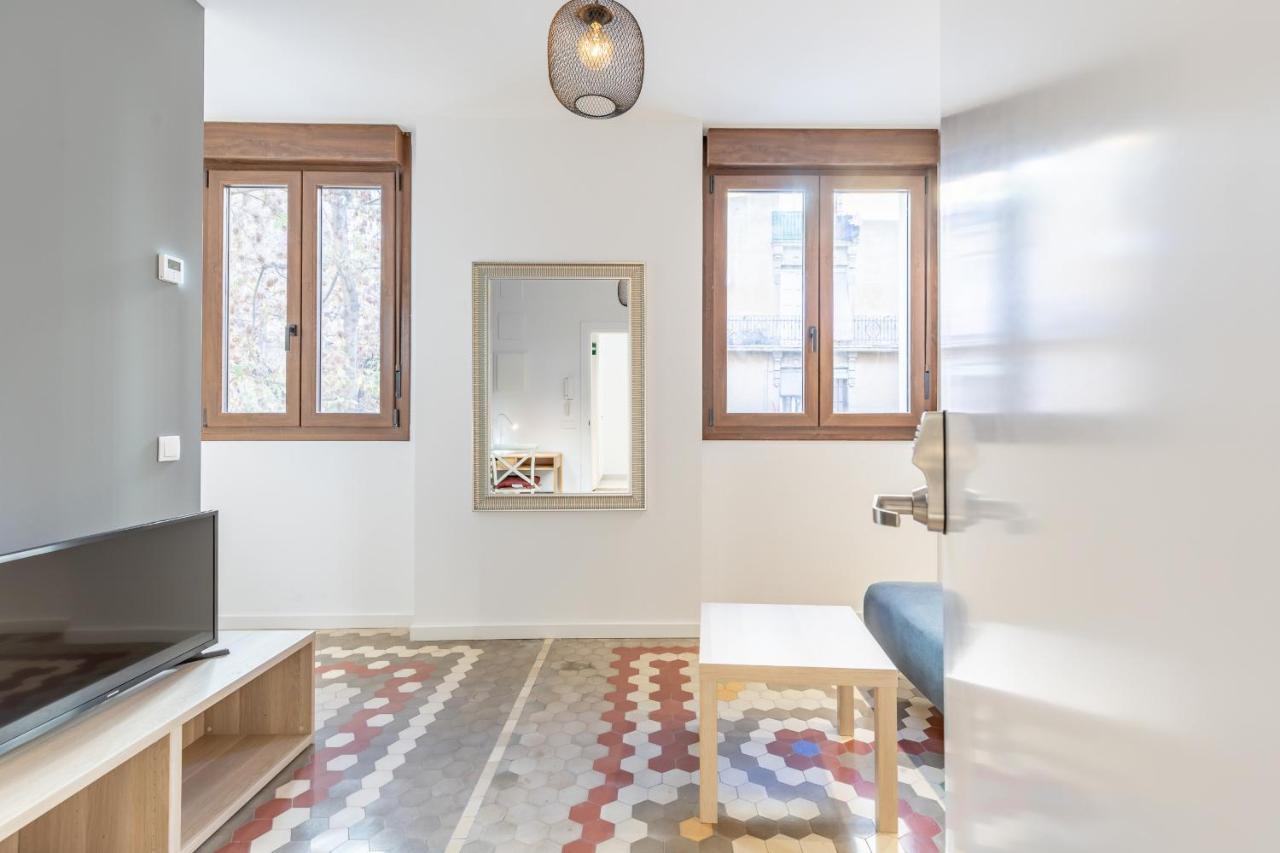 Apt With Antique Floor & Lots Of Sun Light Valência Exterior foto