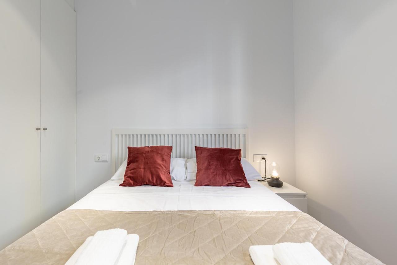 Apt With Antique Floor & Lots Of Sun Light Valência Exterior foto