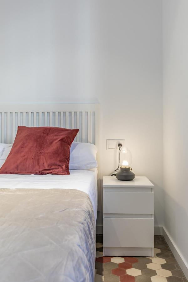 Apt With Antique Floor & Lots Of Sun Light Valência Exterior foto