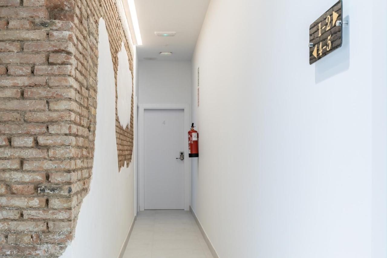 Apt With Antique Floor & Lots Of Sun Light Valência Exterior foto