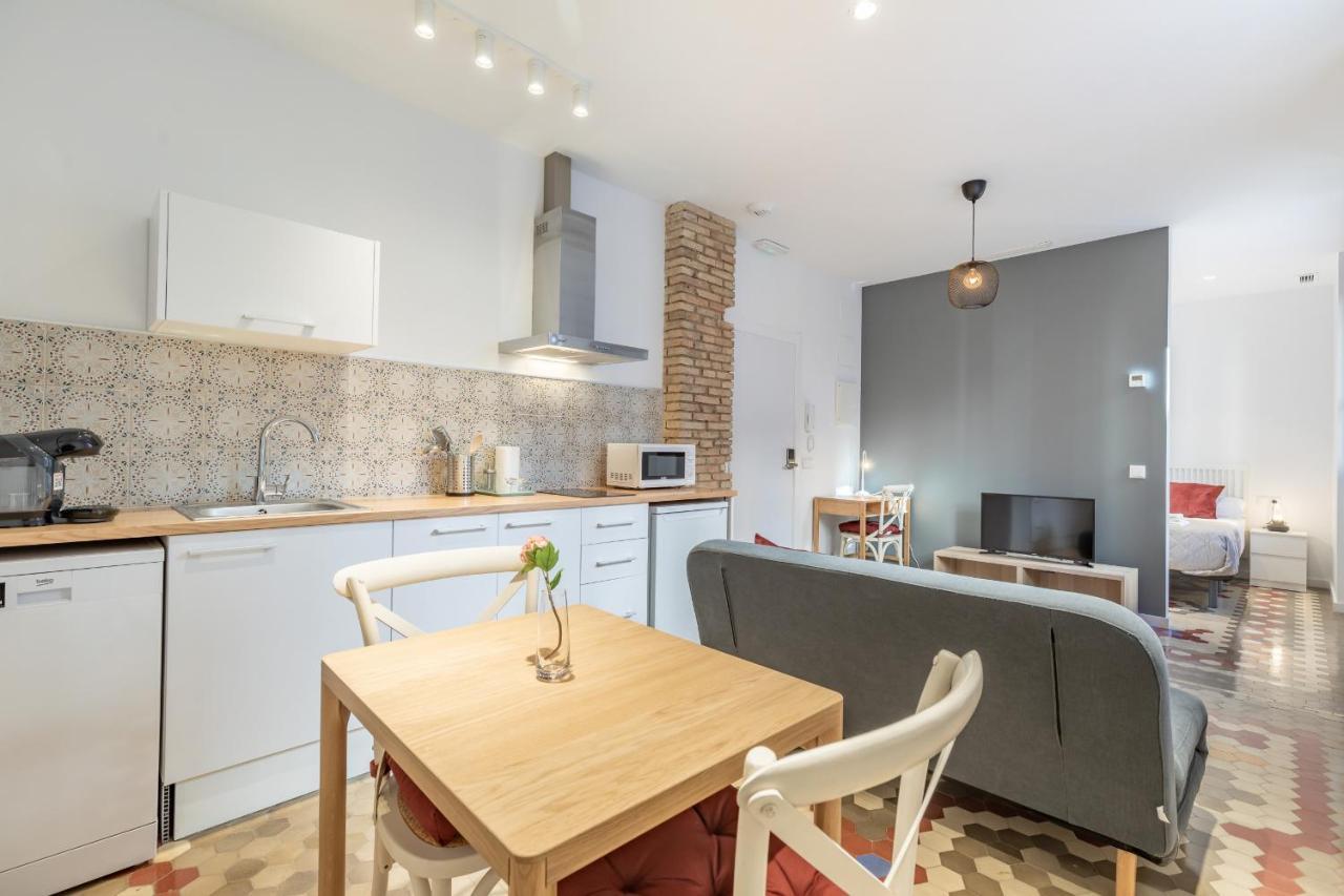 Apt With Antique Floor & Lots Of Sun Light Valência Exterior foto