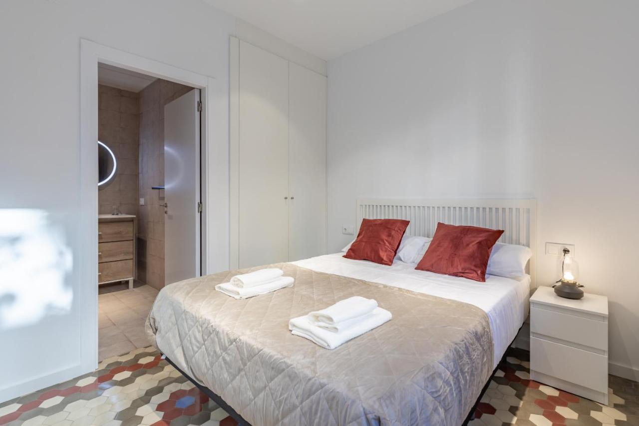 Apt With Antique Floor & Lots Of Sun Light Valência Exterior foto
