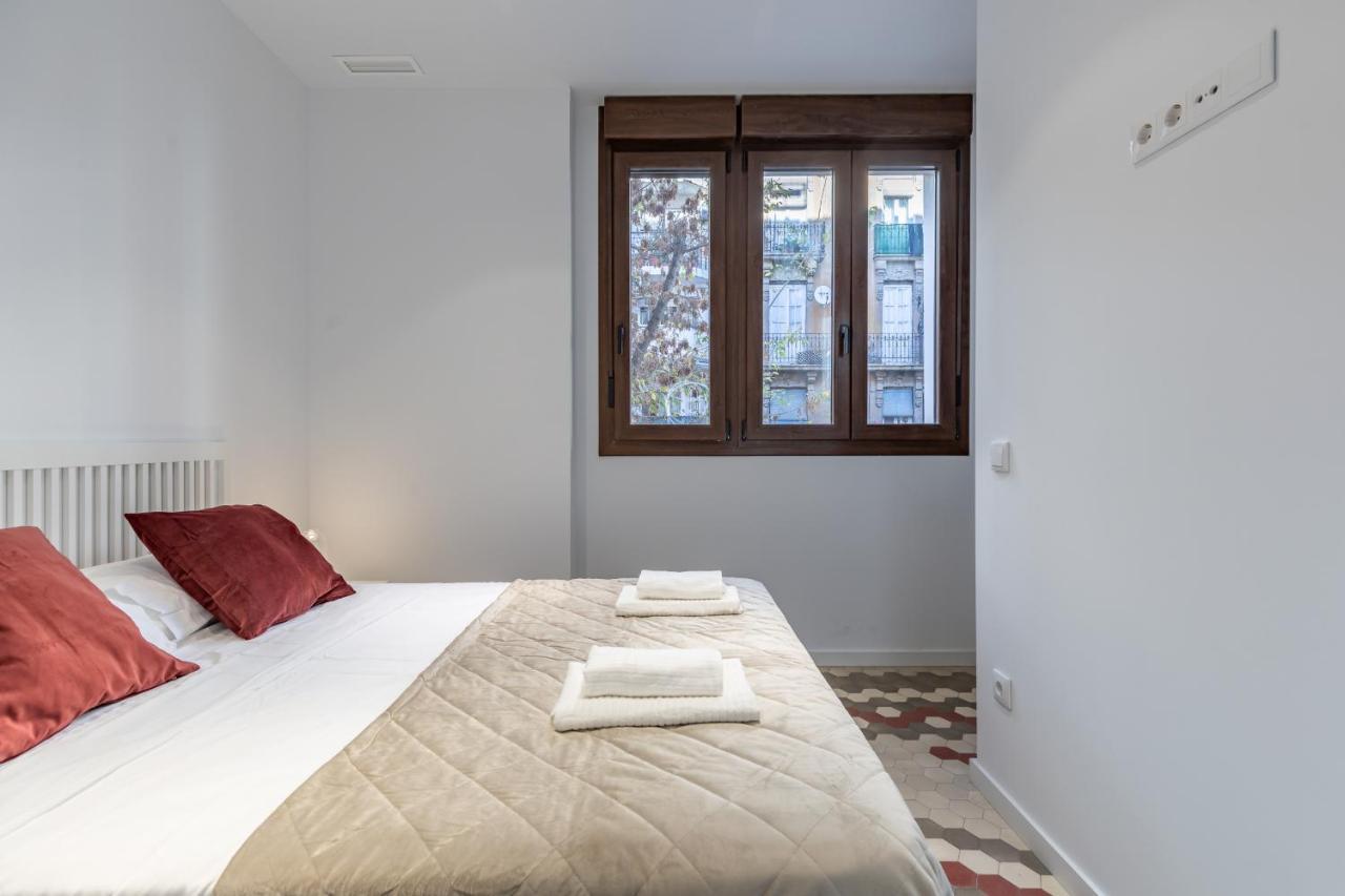 Apt With Antique Floor & Lots Of Sun Light Valência Exterior foto