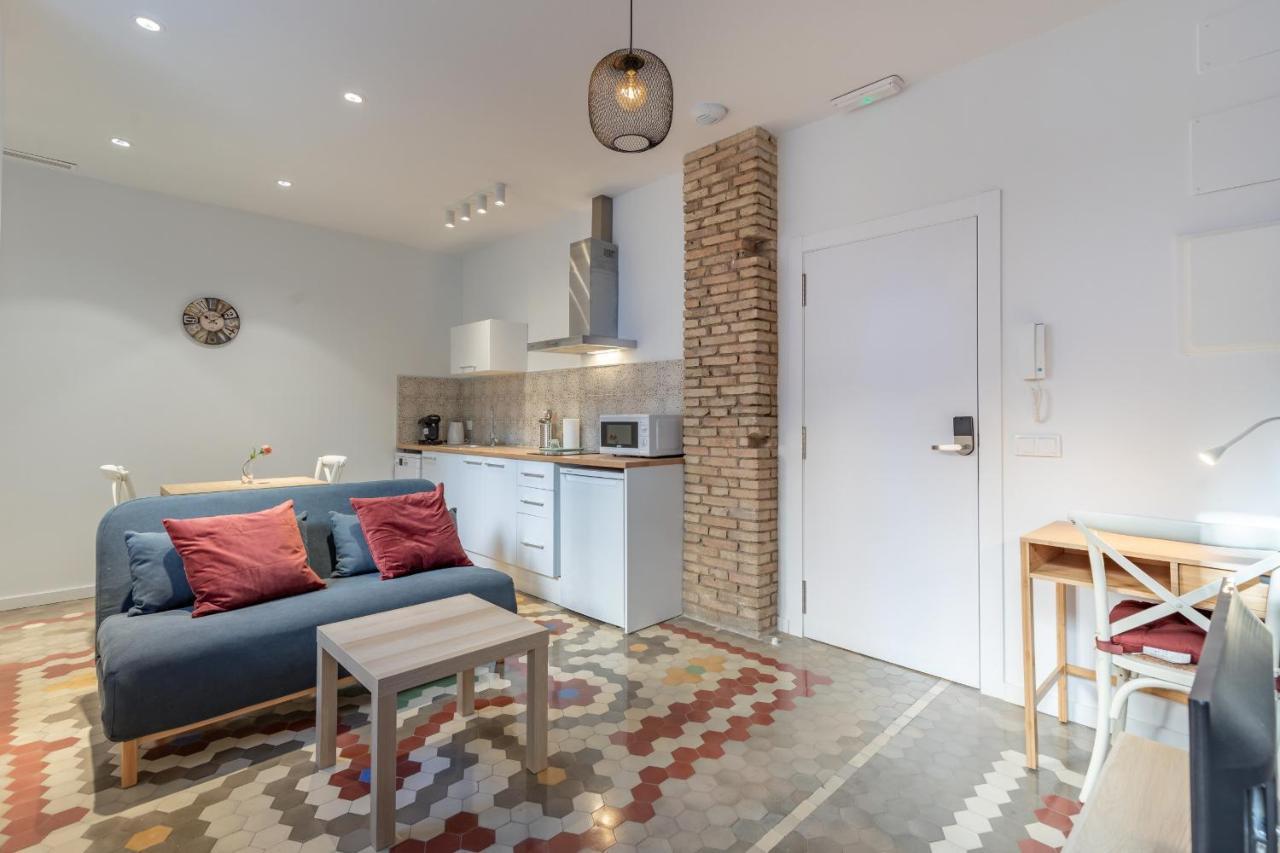 Apt With Antique Floor & Lots Of Sun Light Valência Exterior foto