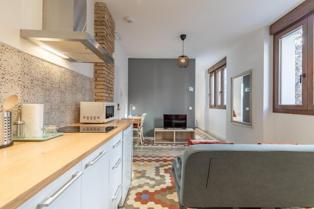 Apt With Antique Floor & Lots Of Sun Light Valência Exterior foto