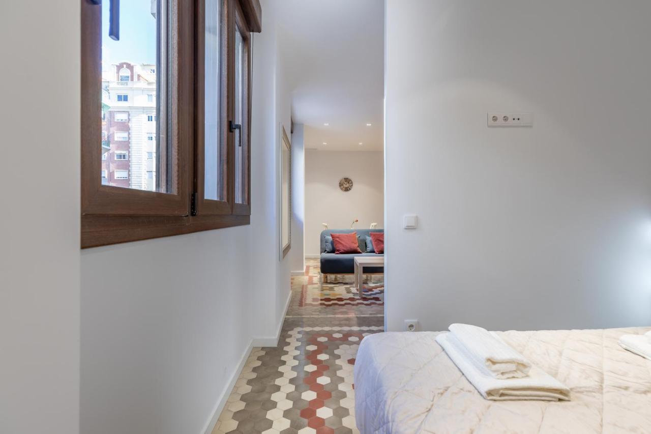 Apt With Antique Floor & Lots Of Sun Light Valência Exterior foto